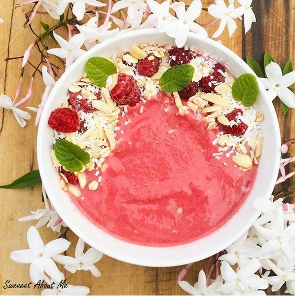 raspberry-watermelon-smoothie-bowl